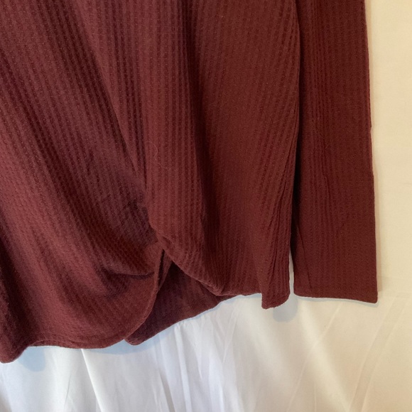 Women’s Plus Size Burgundy Waffle Knit Long Sleeves with side knot size 2XL - Picture 2 of 9